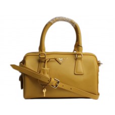 Prada Saffiano kalfslederen handtas met handvat, medium, geel