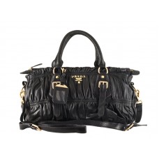 Prada Nappa Gauffre Tote Zwart