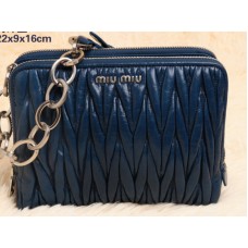 Miu Miu Mini Schoudertasje van geglazuurd matelasséleer, blauw