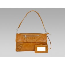 Balenciaga Giant Envelope in leer, camelkleurig