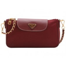 Prada Tessuto Nylon Polstasje met Saffiano Lederen Polsbandje Bordeauxrood