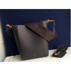 Celine Sangle kleine bucket bag van zacht generfd kalfsleer in chocoladebruin.