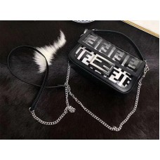 Fendi kleine baguette tas in zwart, gemaakt van PU