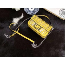 Fendi kleine baguette tas in geel PU-leer