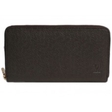 Louis Vuitton Taiga leren portemonnee met rits, chocoladekleurig.