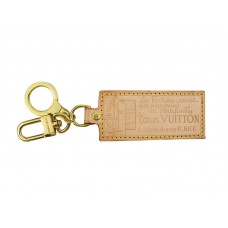 Louis Vuitton sleutelhangertje van natuurlijk rundleer met gelukssymbool