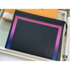Louis Vuitton Taiga leren Pochette Voyage Mm met kleurrijke afwerking, zwart m30675